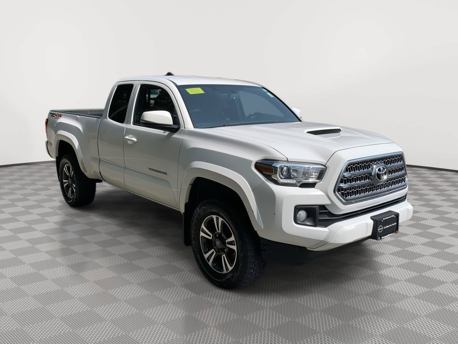 Used 2017 Toyota Tacoma TRD Sport w/ Tow Package AWD/4WD image 7
