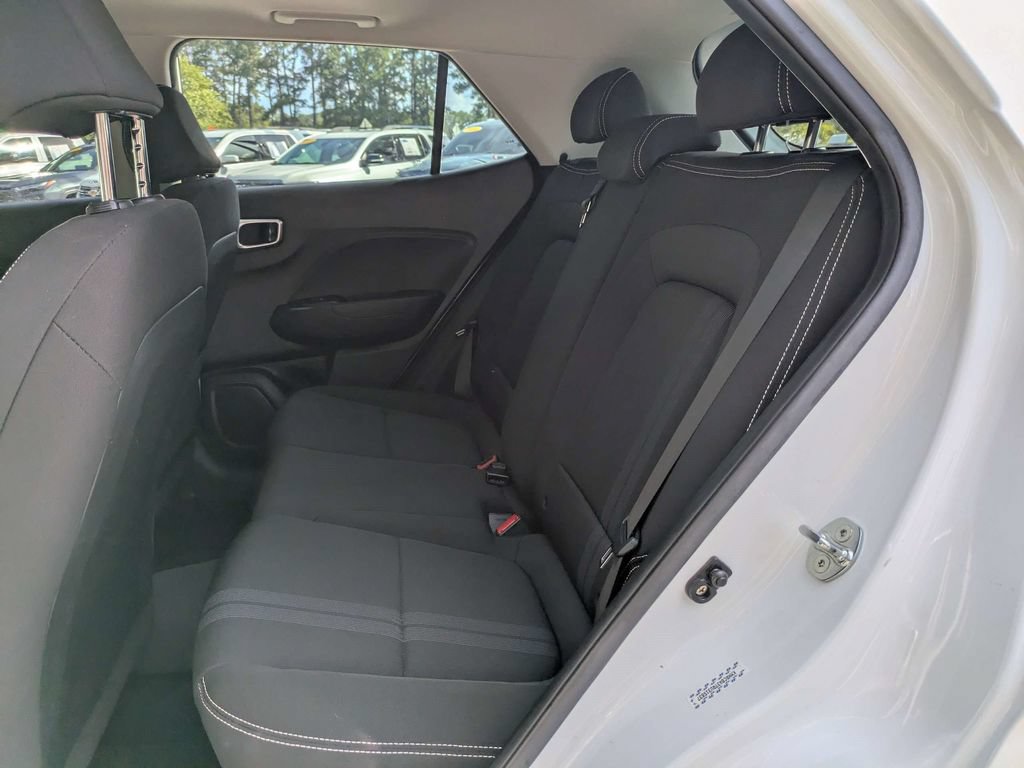 Used 2024 Hyundai Venue SEL FWD image 14