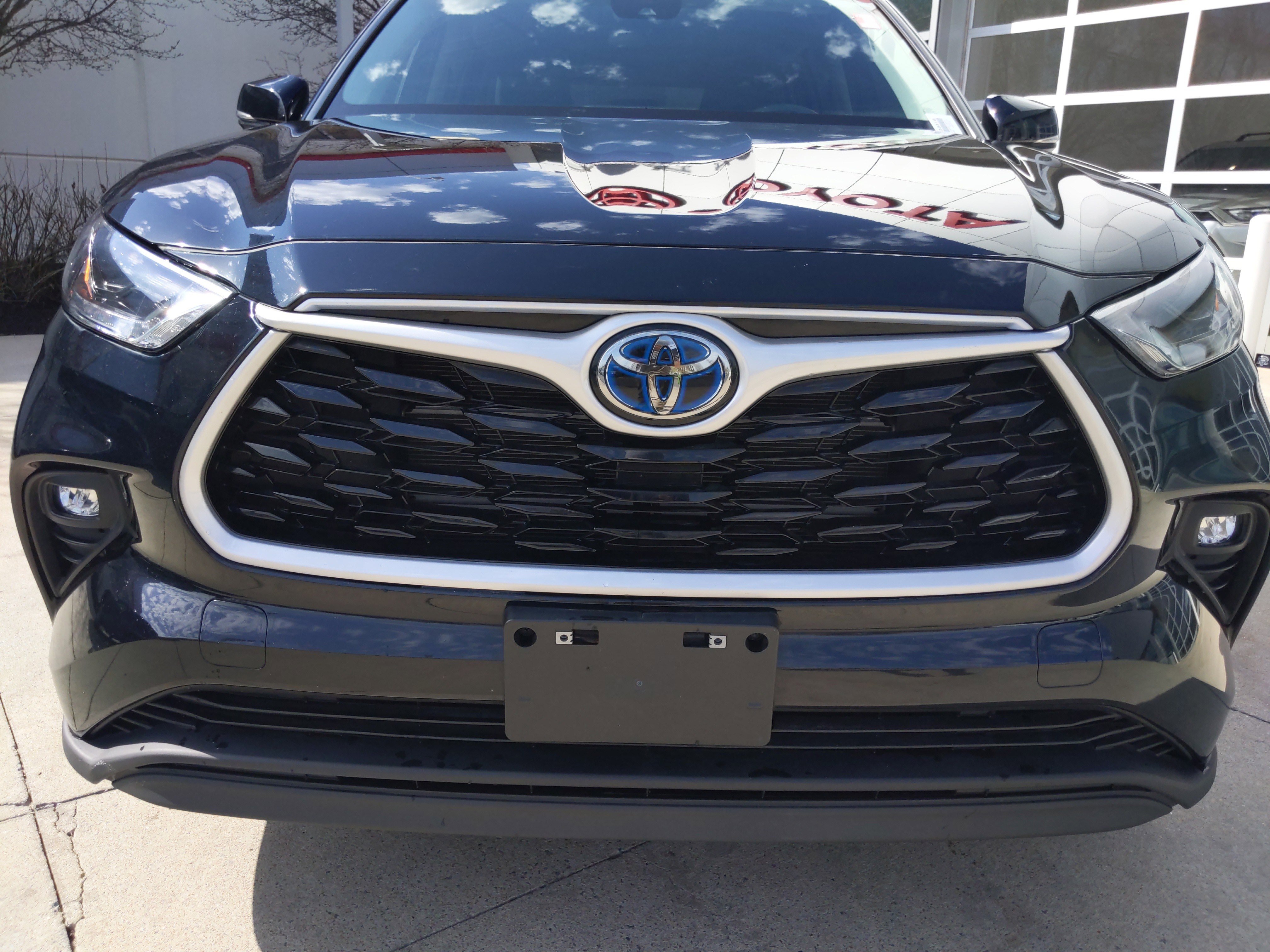 Used 2023 Toyota Highlander LE image 19
