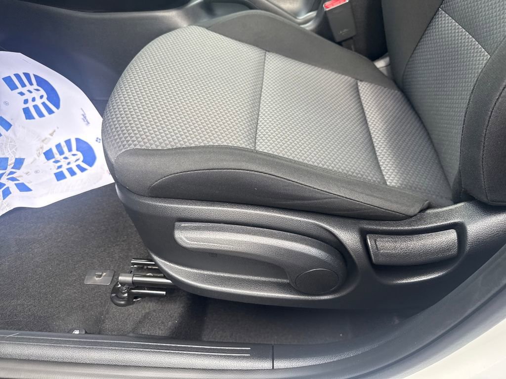 Used 2025 Kia Soul LX w/ LX Technology Package image 13