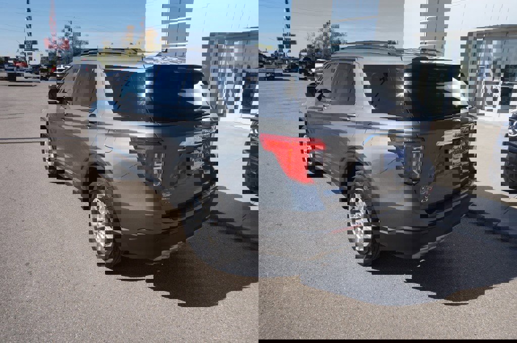 Used 2023 Ford Explorer XLT w/ Equipment Group 202A image 3