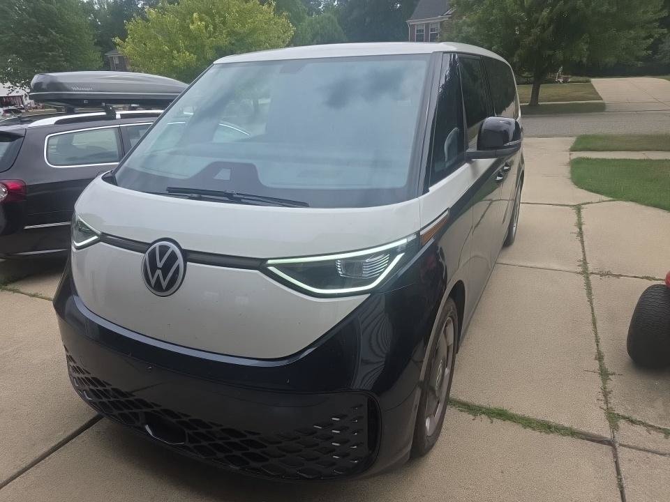 Used 2025 Volkswagen ID. Buzz Pro S Plus AWD/4WD image 2