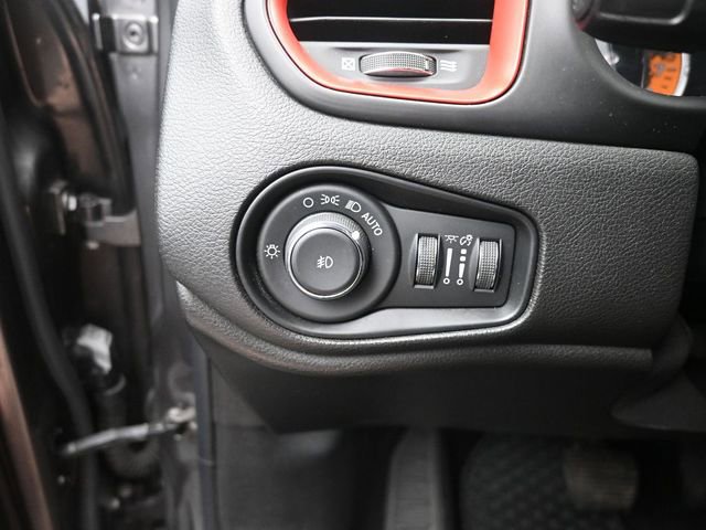 Used 2016 Jeep Renegade Trailhawk AWD/4WD image 33