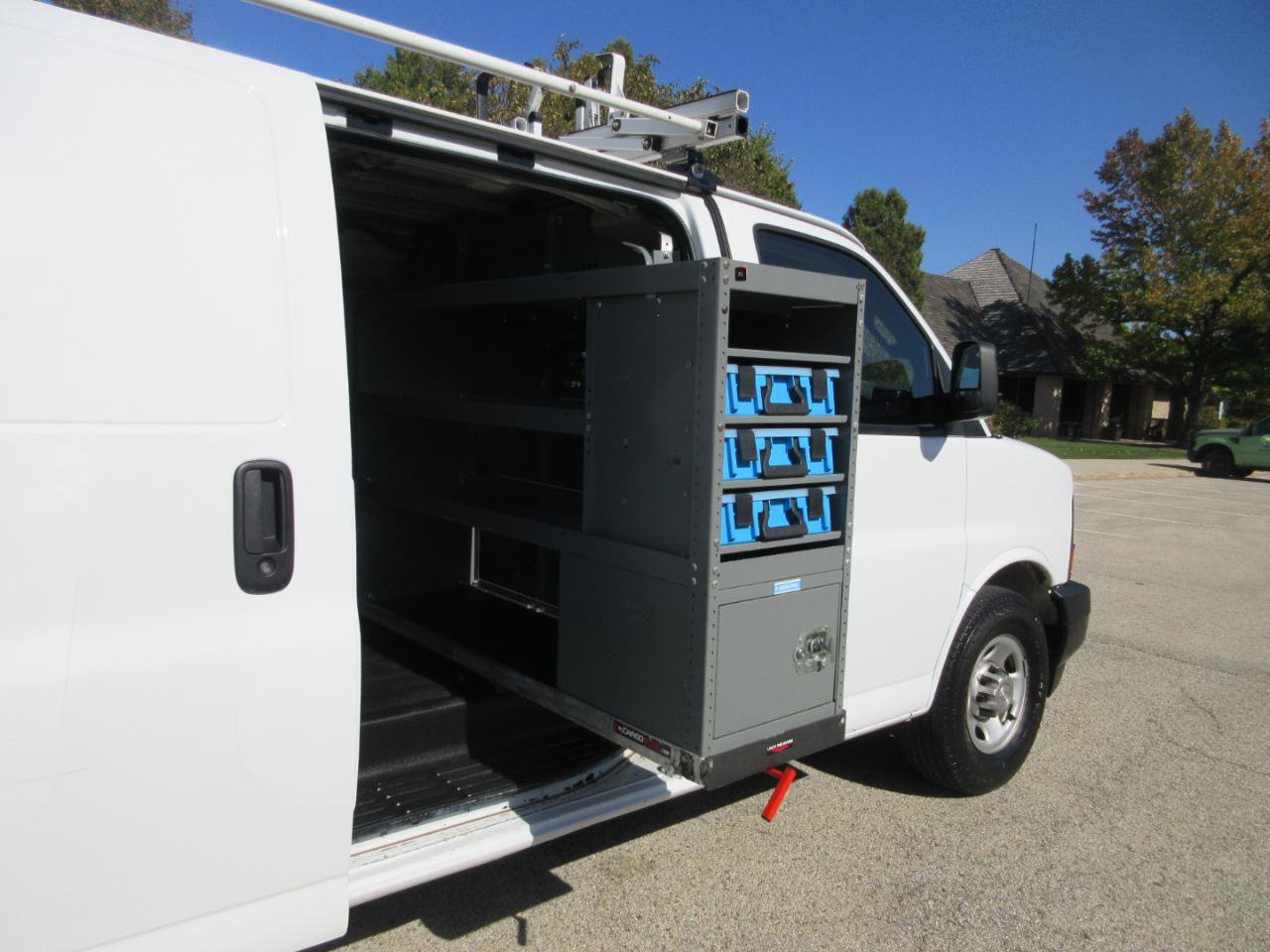 Used 2017 Chevrolet Express 2500 RWD image 21