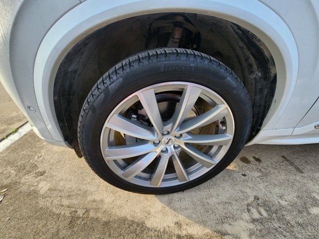 Used 2023 Volvo XC90 B6 Ultimate w/ Lounge Package image 9