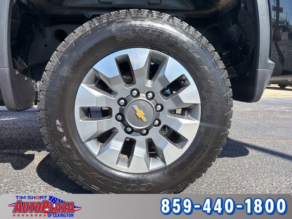 Used 2025 Chevrolet Silverado 2500 Custom w/ Custom Value Package image 18
