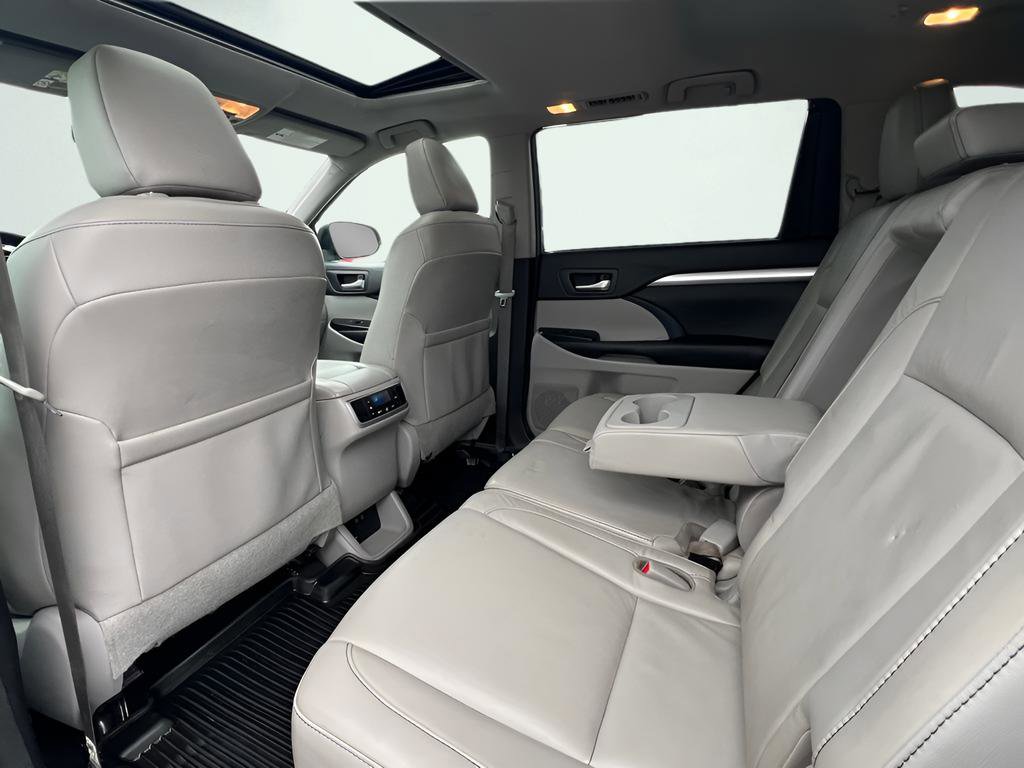 Used 2018 Toyota Highlander XLE image 17