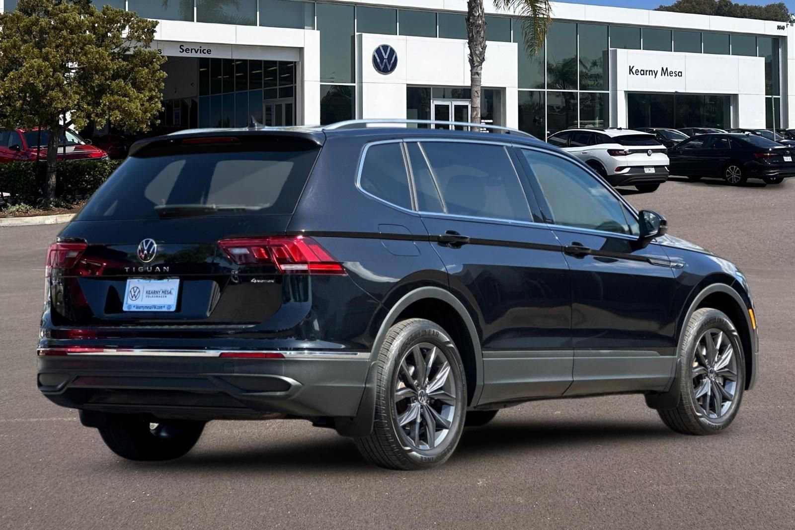 Used 2023 Volkswagen Tiguan SE w/ Panoramic Sunroof Package AWD/4WD image 4