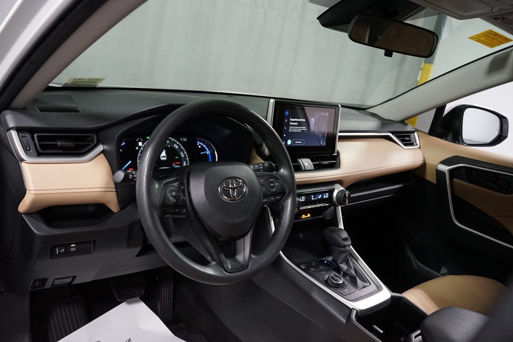 Certified 2025 Toyota RAV4 LE AWD/4WD image 11