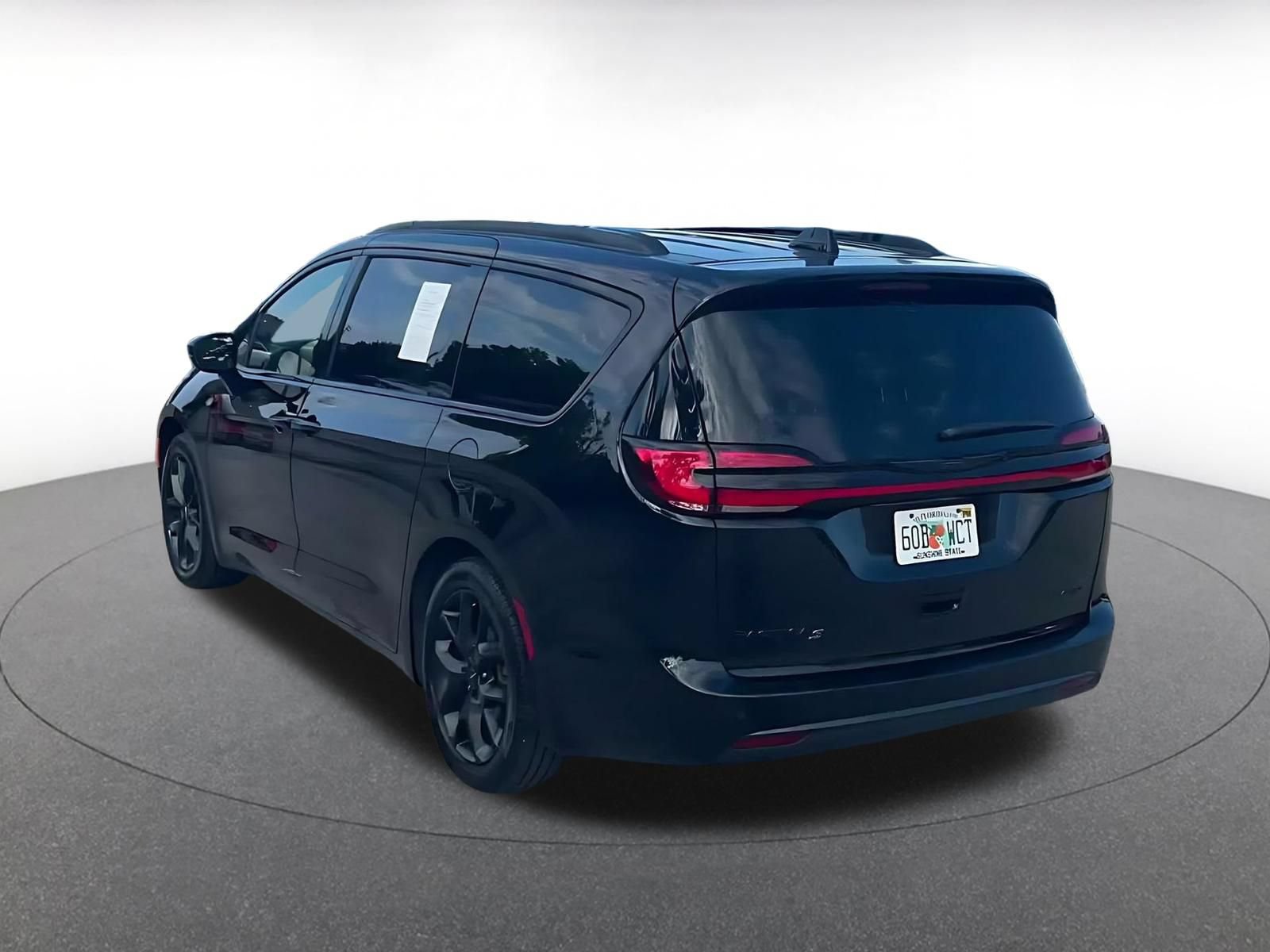 Used 2025 Chrysler Pacifica Limited FWD image 10