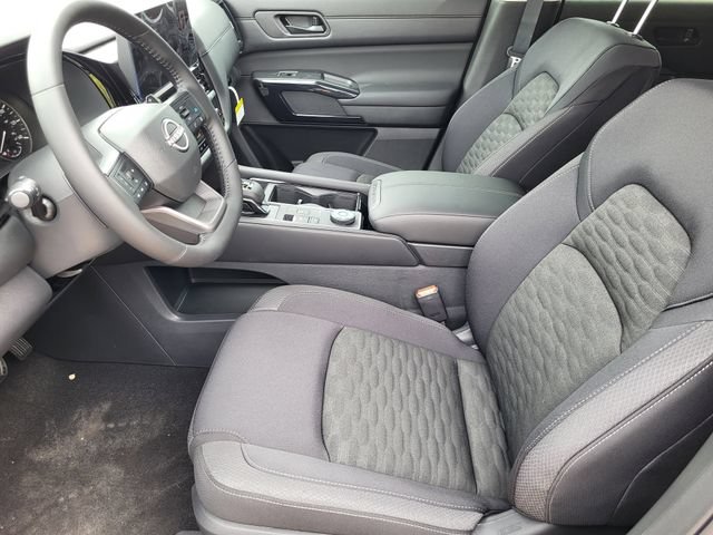 New 2026 Nissan Pathfinder SV w/ SV Premium Package AWD/4WD image 13