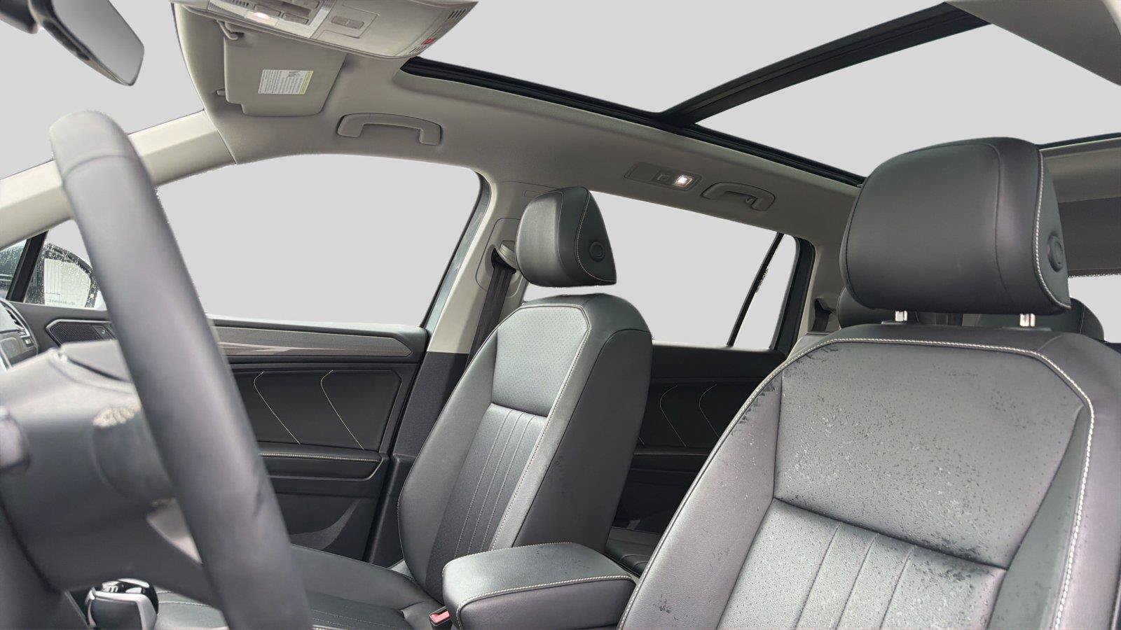 Used 2024 Volkswagen Tiguan SE w/ Panoramic Sunroof Package FWD image 17