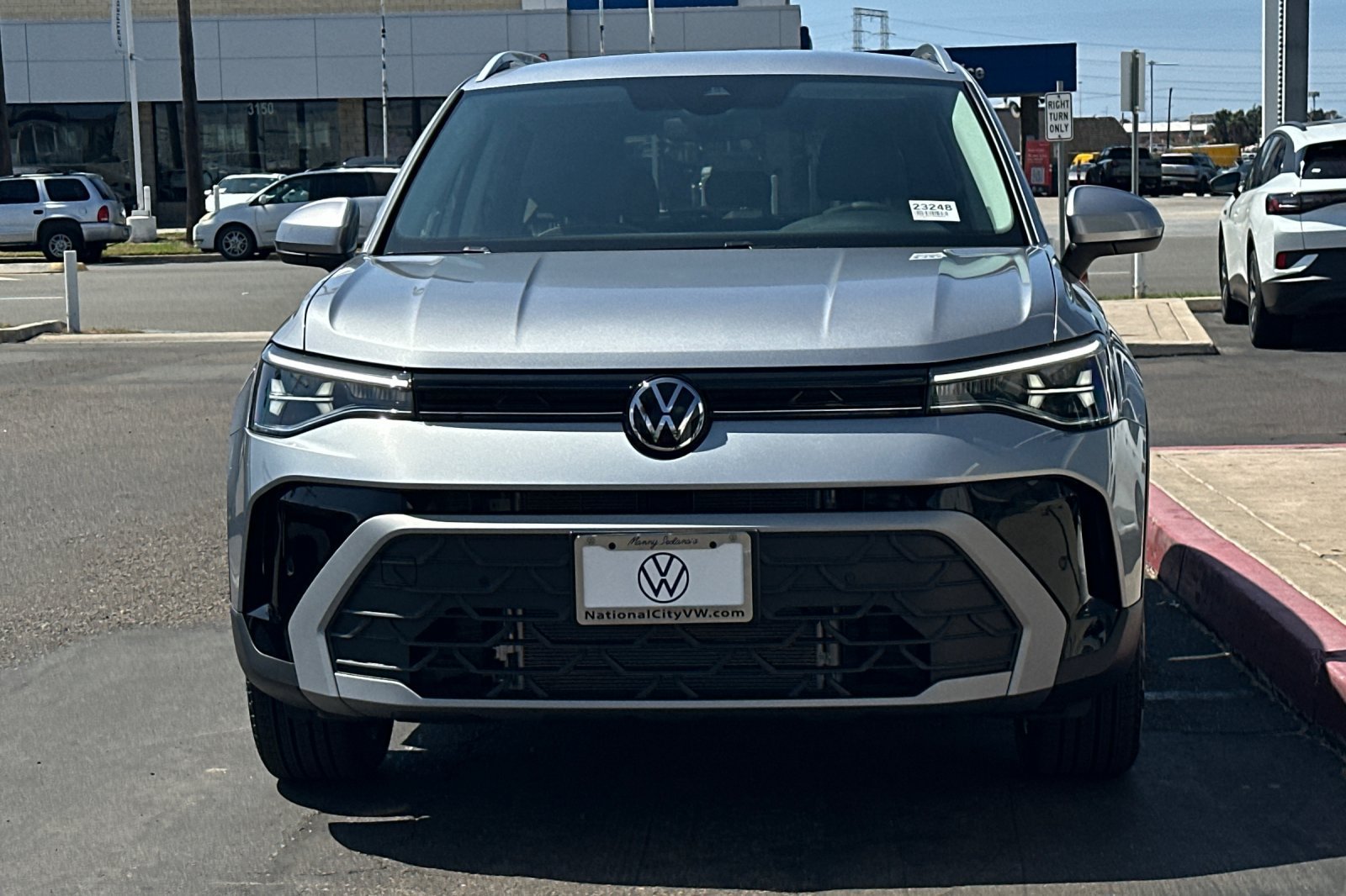 New 2027 Volkswagen Taos SE FWD image 3