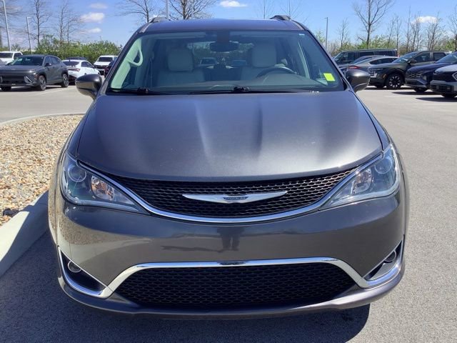 Used 2017 Chrysler Pacifica Touring-L image 2