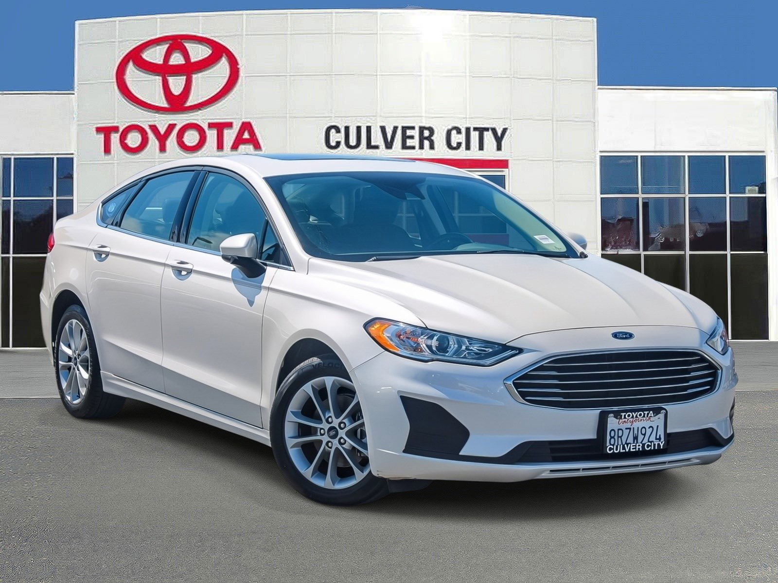 Used 2020 Ford Fusion SE image 1