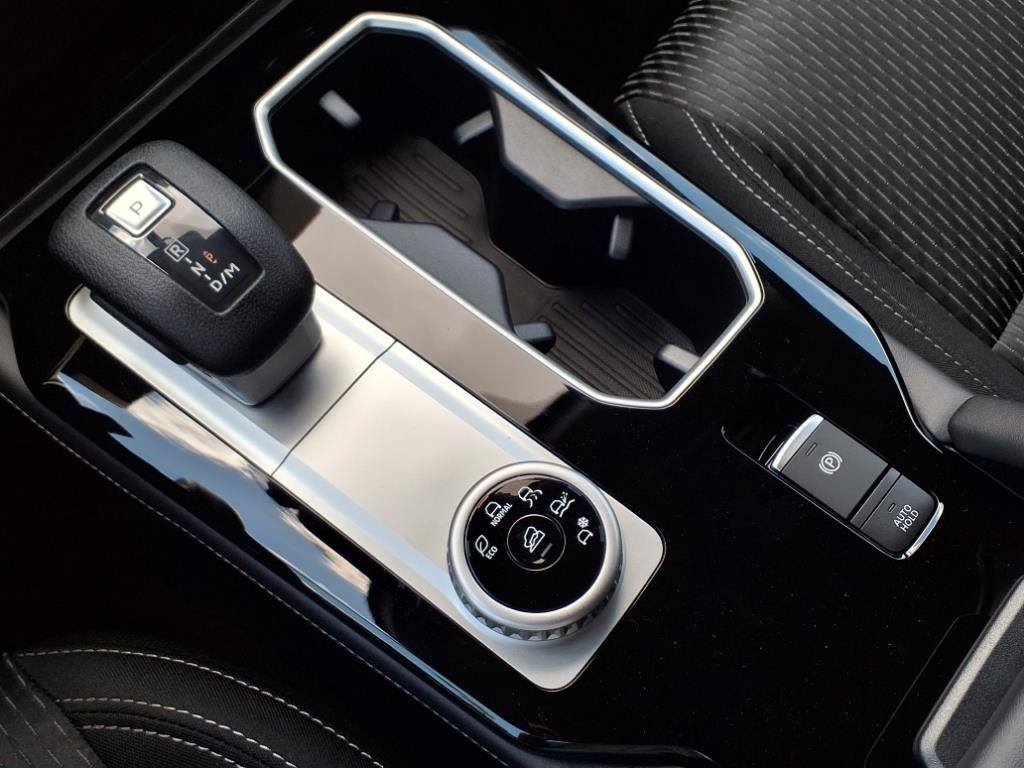 New 2025 Mitsubishi Outlander ES image 17