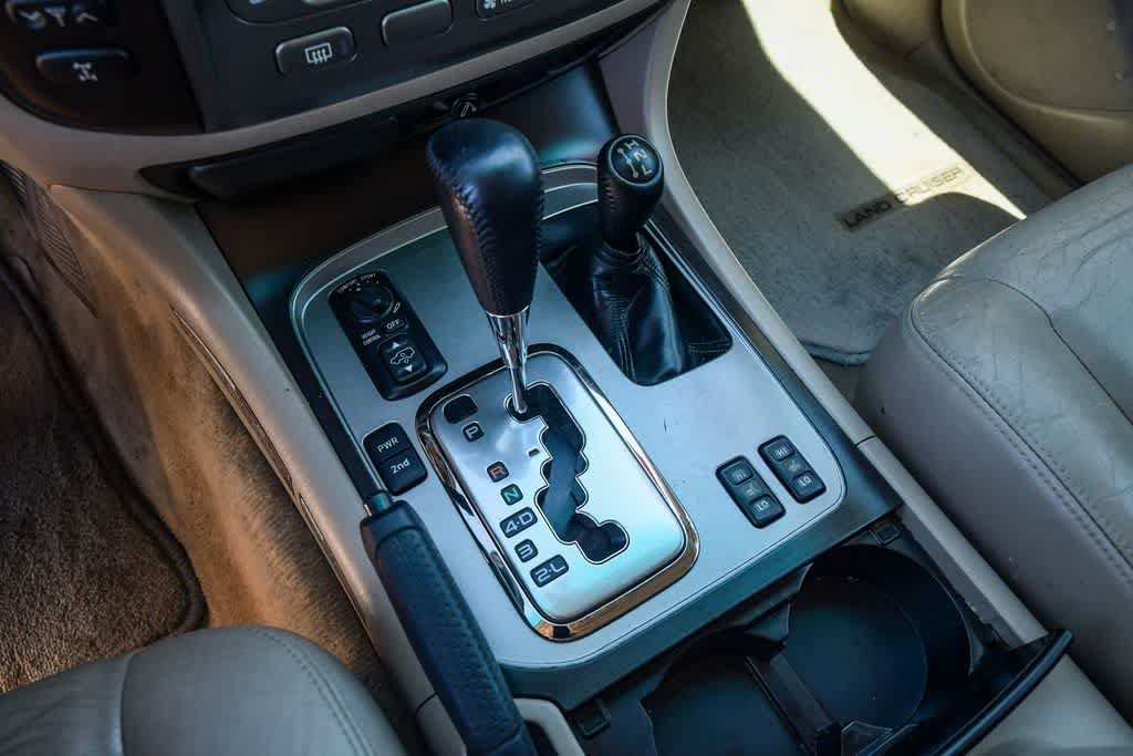 Used 2006 Toyota Land Cruiser AWD/4WD image 21