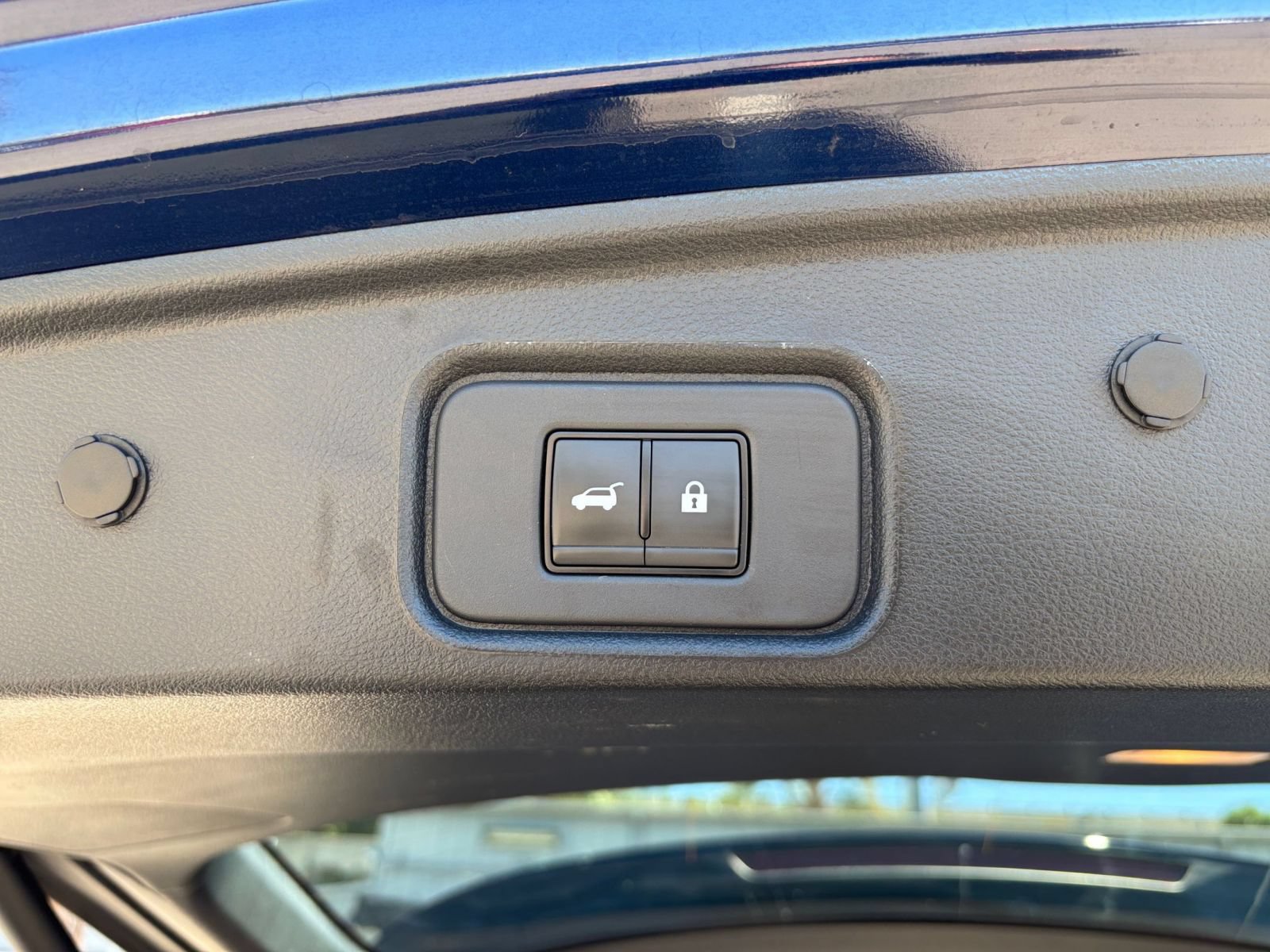 Used 2025 Nissan Pathfinder SV FWD image 22