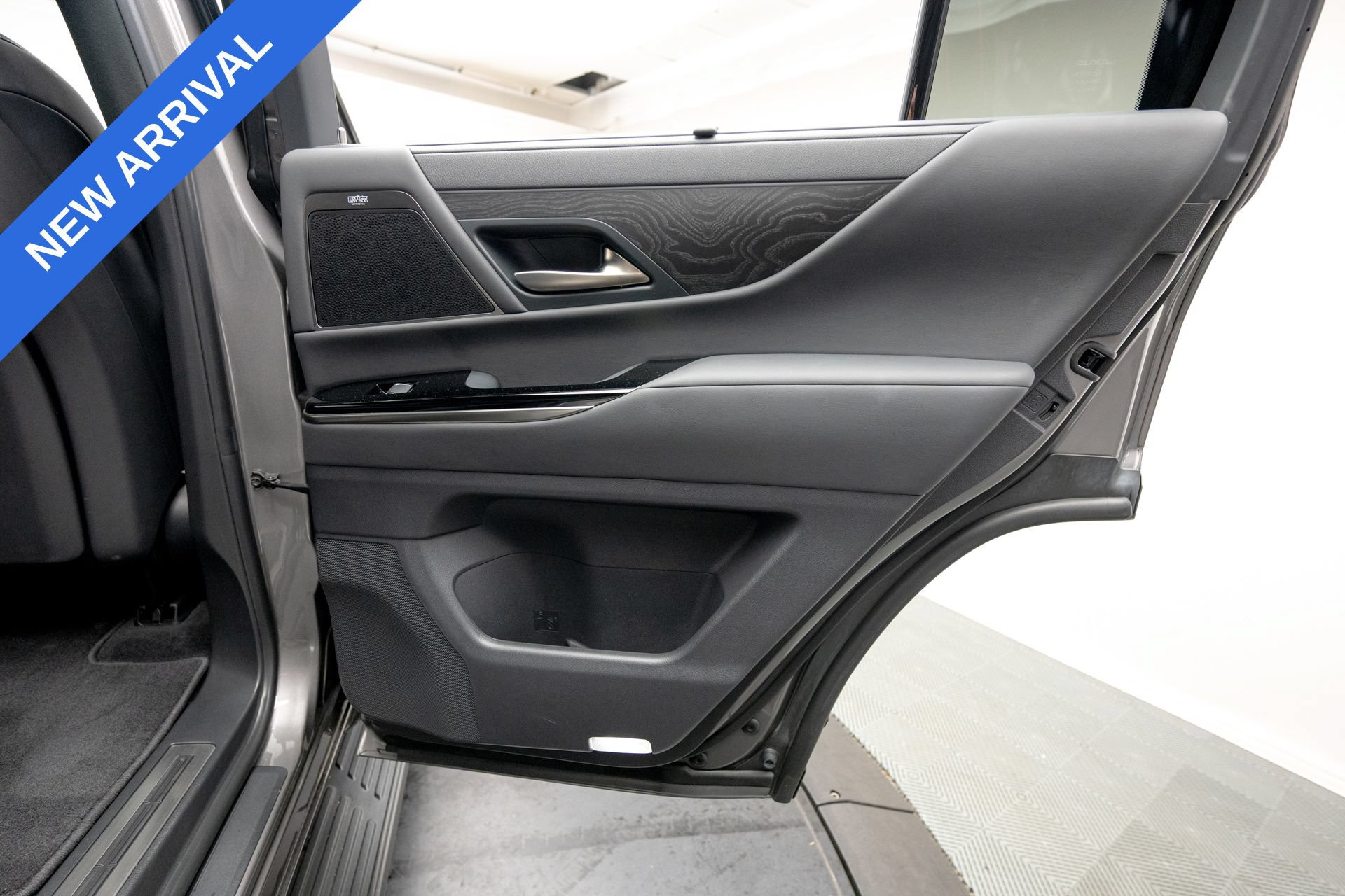 Used 2022 Lexus LX 600 4WD w/ Accessory Package (Z1) image 39