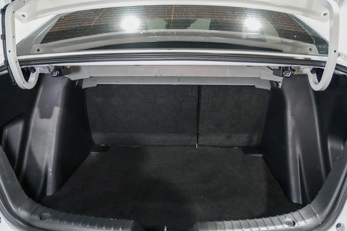 Used 2019 Toyota Yaris L FWD image 20