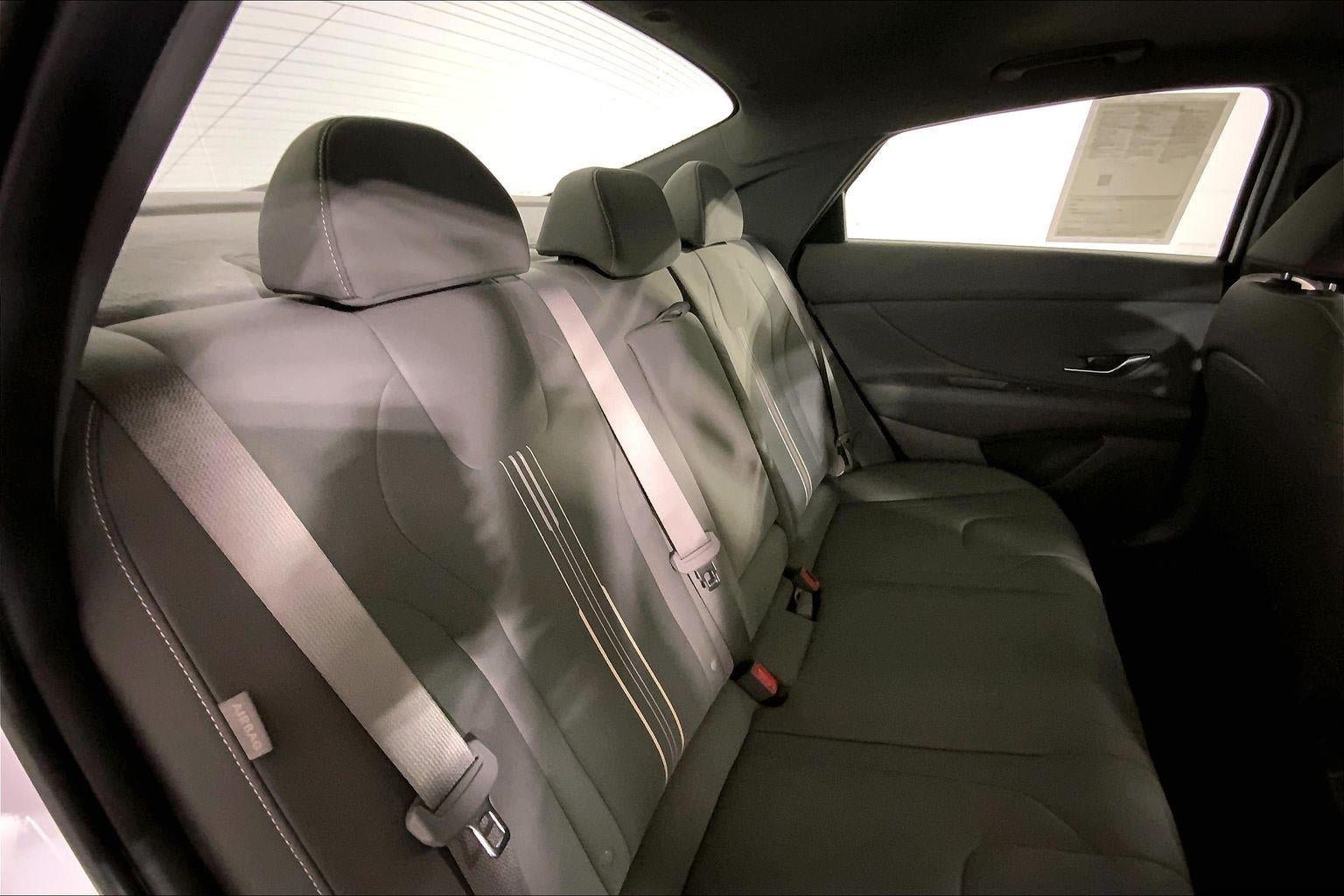 Used 2025 Hyundai Elantra SEL FWD image 23