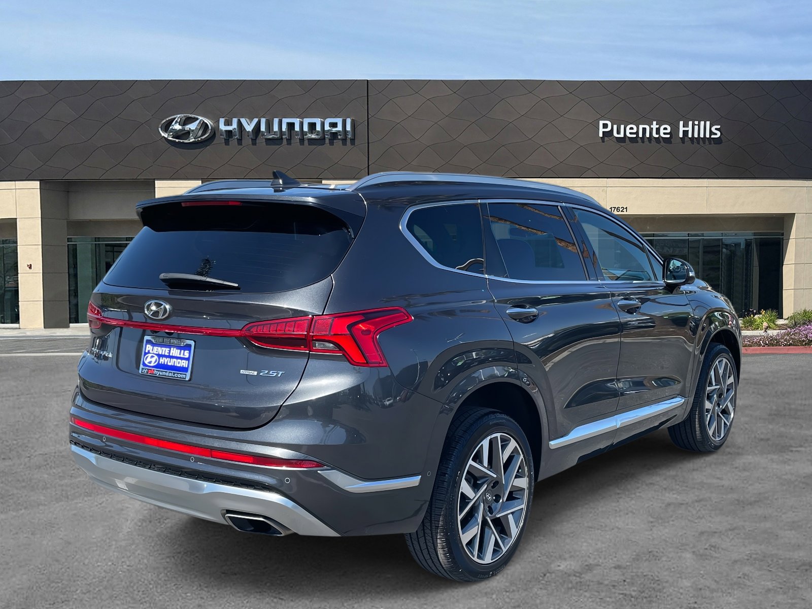 Certified 2023 Hyundai Santa Fe Calligraphy image 4