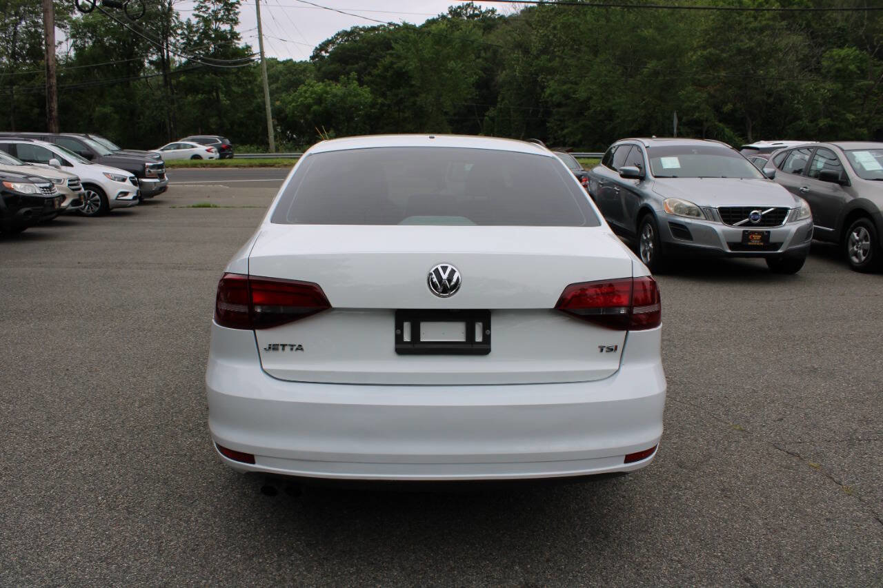 Used 2018 Volkswagen Jetta Wolfsburg Edition image 9