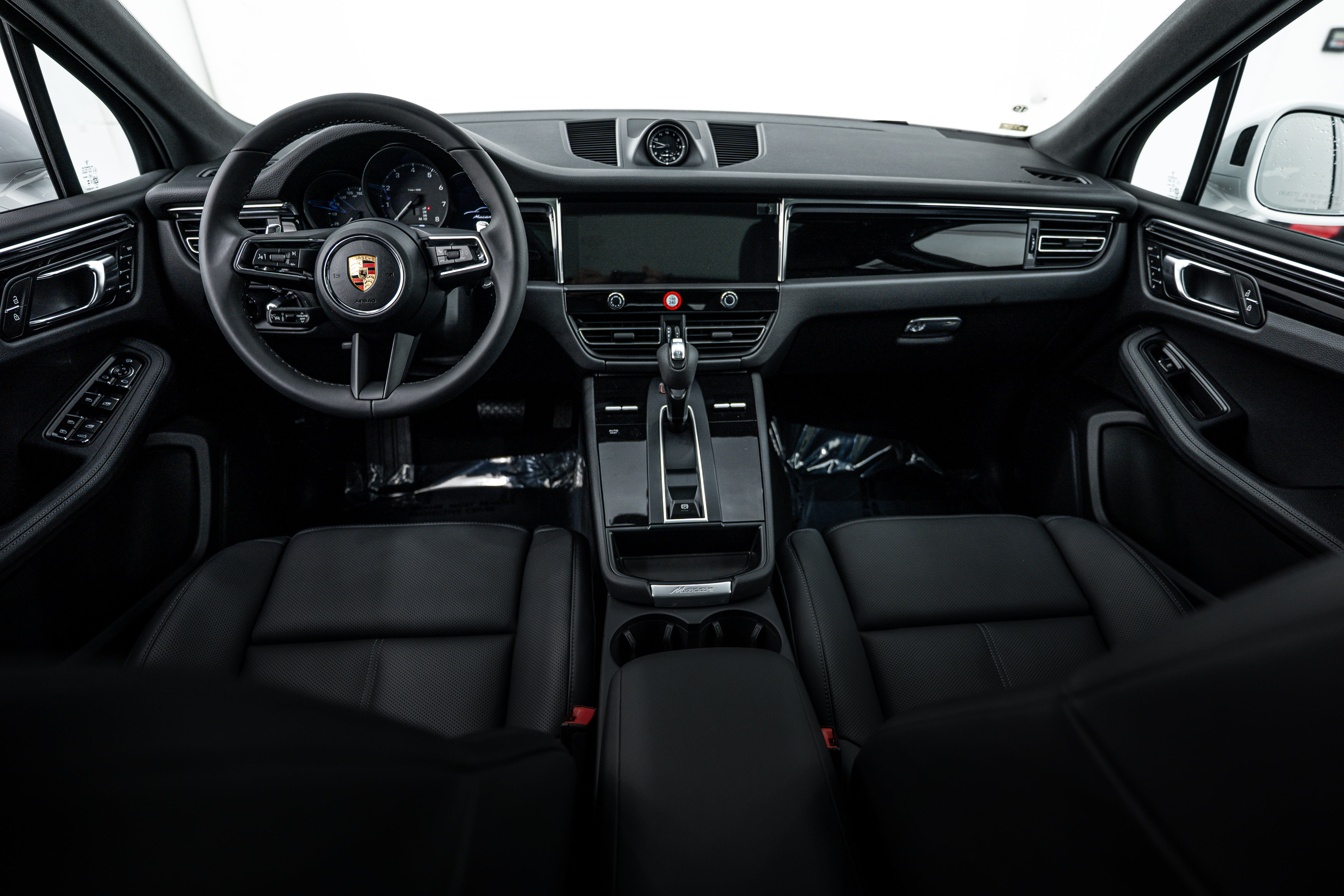 Certified 2026 Porsche Macan AWD/4WD image 13