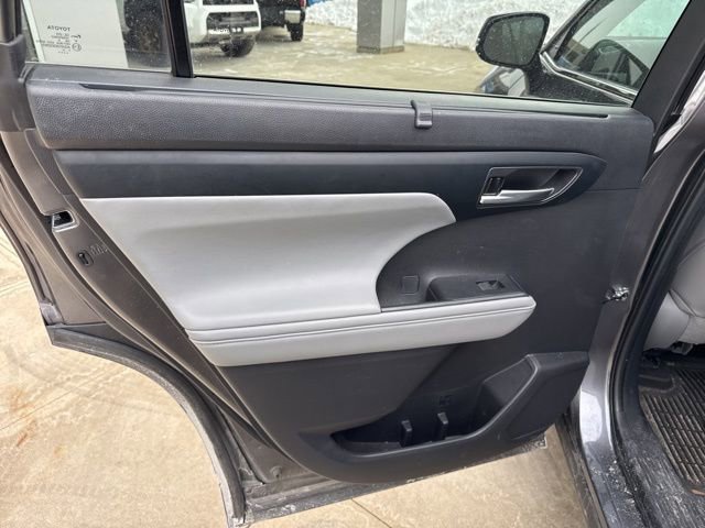 Used 2023 Toyota Highlander XLE image 21