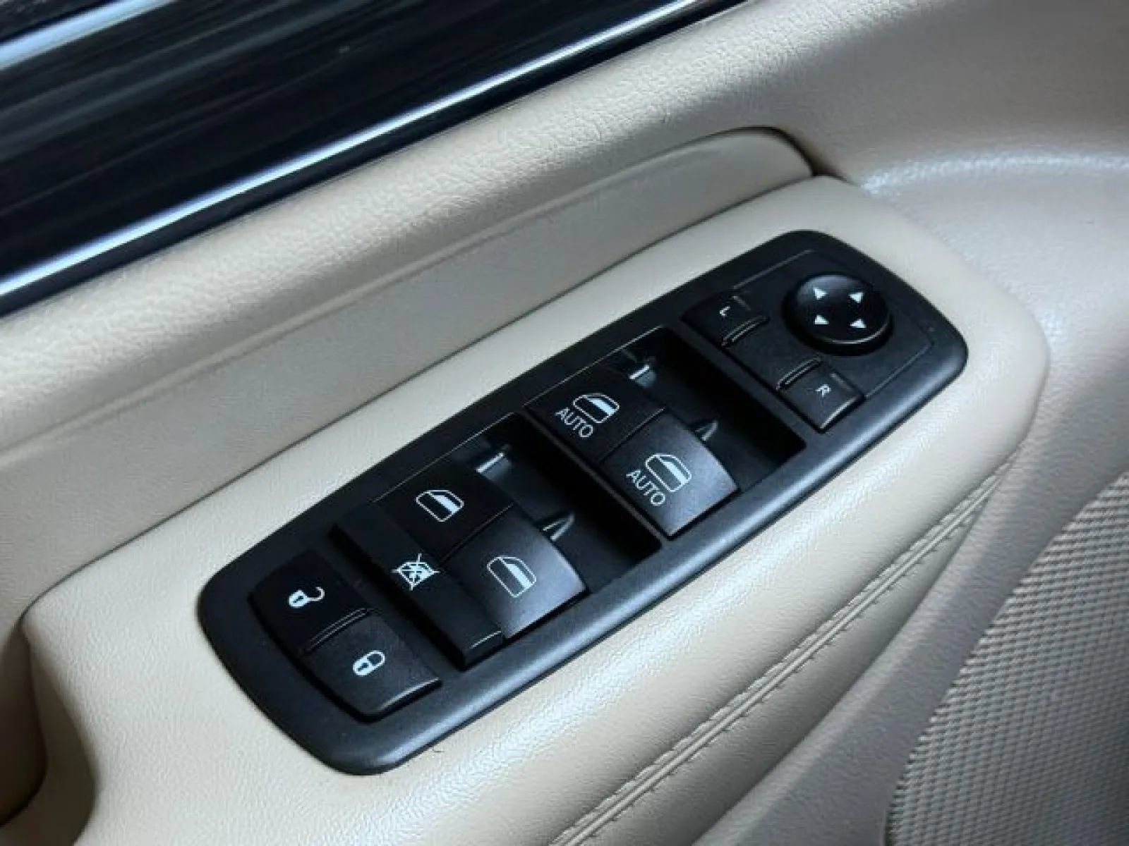 Used 2021 Jeep Grand Cherokee Limited w/ Sun & Sound Group AWD/4WD image 40