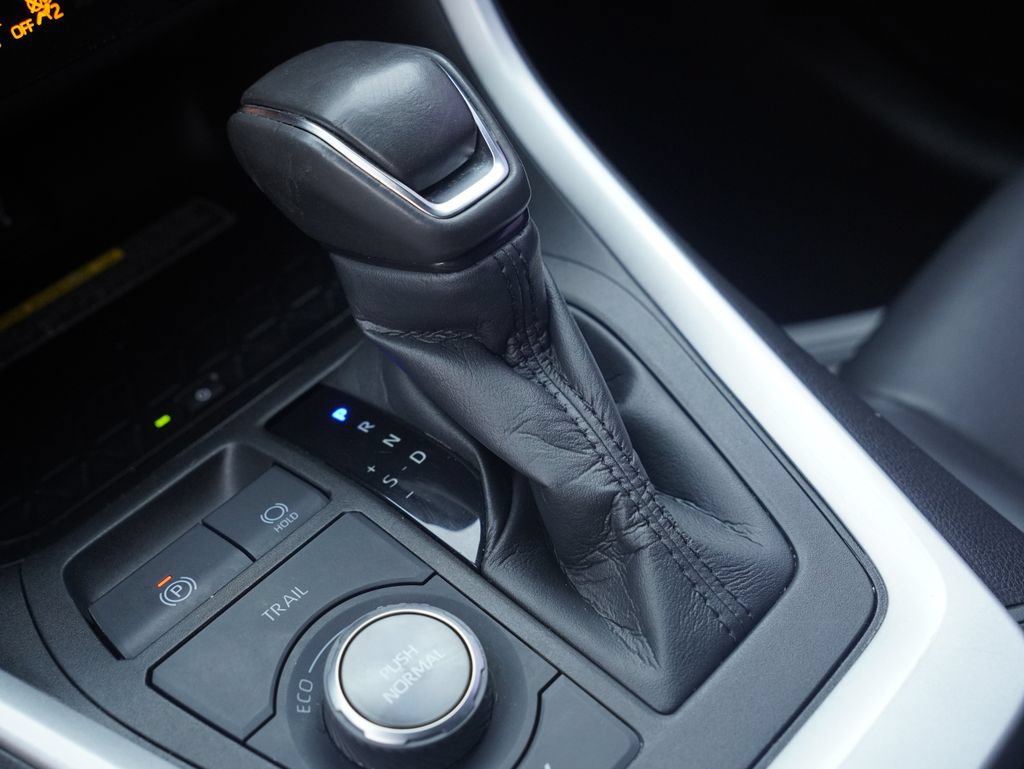 Used 2021 Toyota RAV4 XSE AWD/4WD image 18