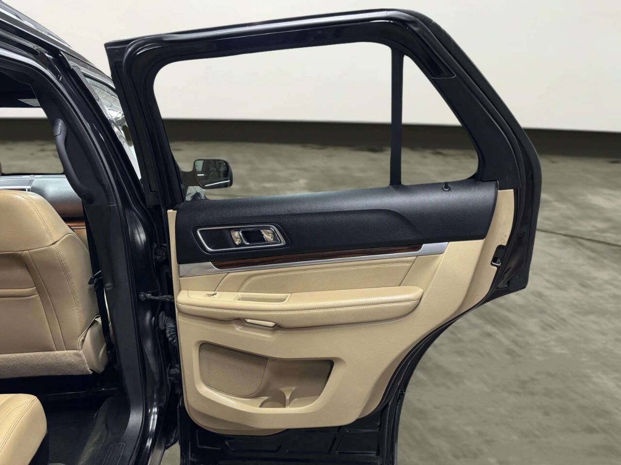 Used 2016 Ford Explorer Limited FWD image 21