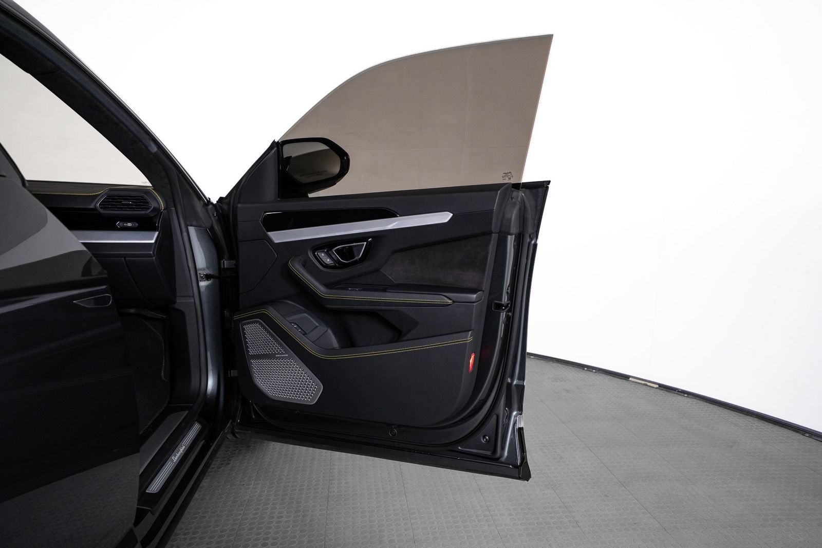 Used 2020 Lamborghini Urus AWD/4WD image 27