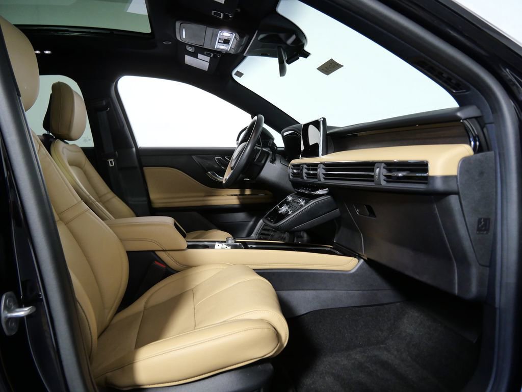 Certified 2022 Lincoln Corsair Reserve w/ Equipment Group 201A image 12