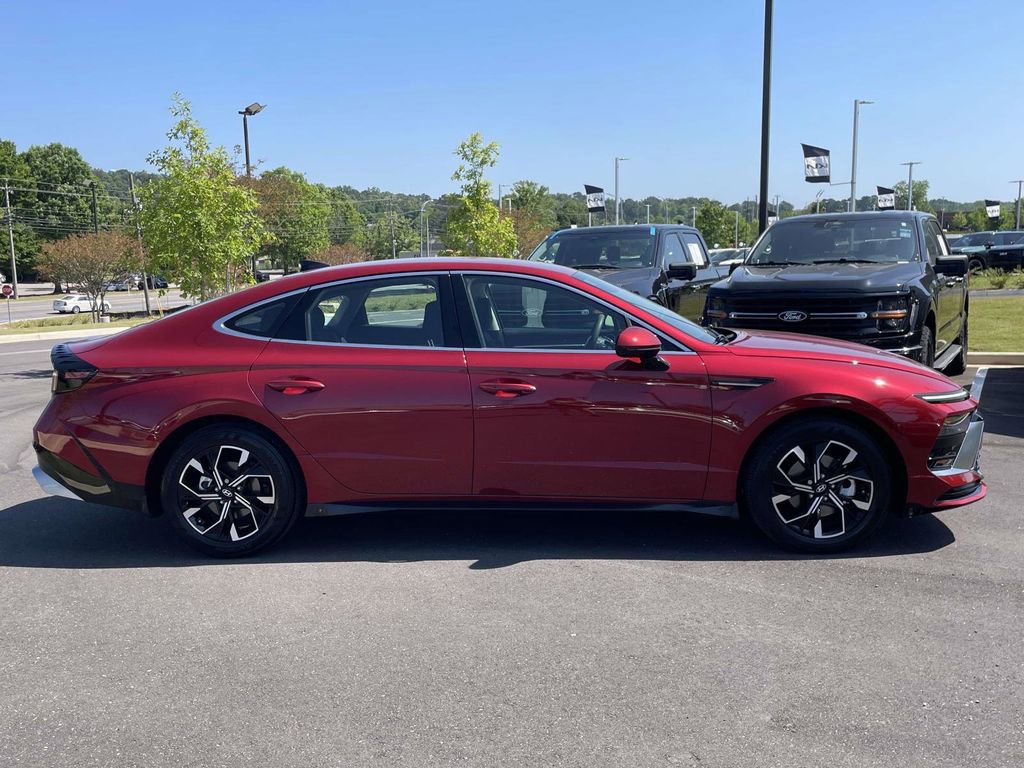 Certified 2025 Hyundai Sonata SEL FWD image 2