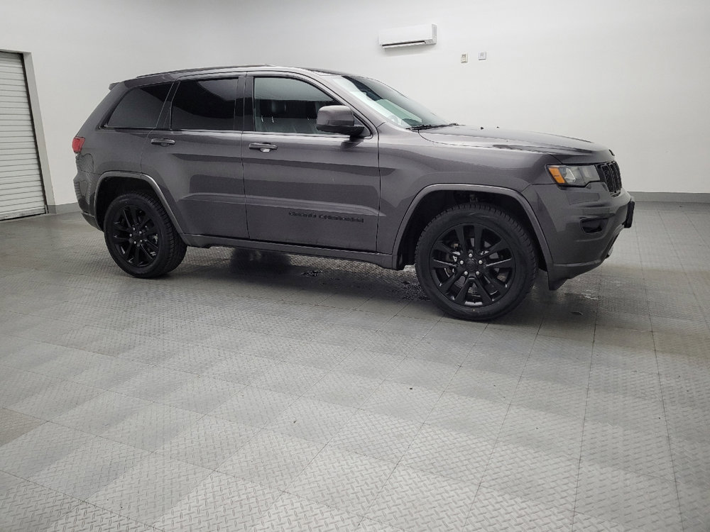 Used 2018 Jeep Grand Cherokee Altitude image 11