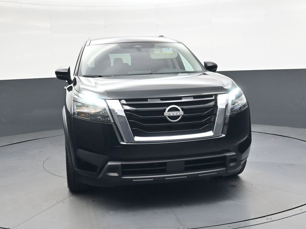 Used 2025 Nissan Pathfinder SV image 10