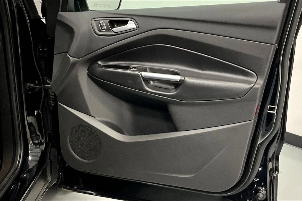 Used 2017 Ford Escape SE image 22