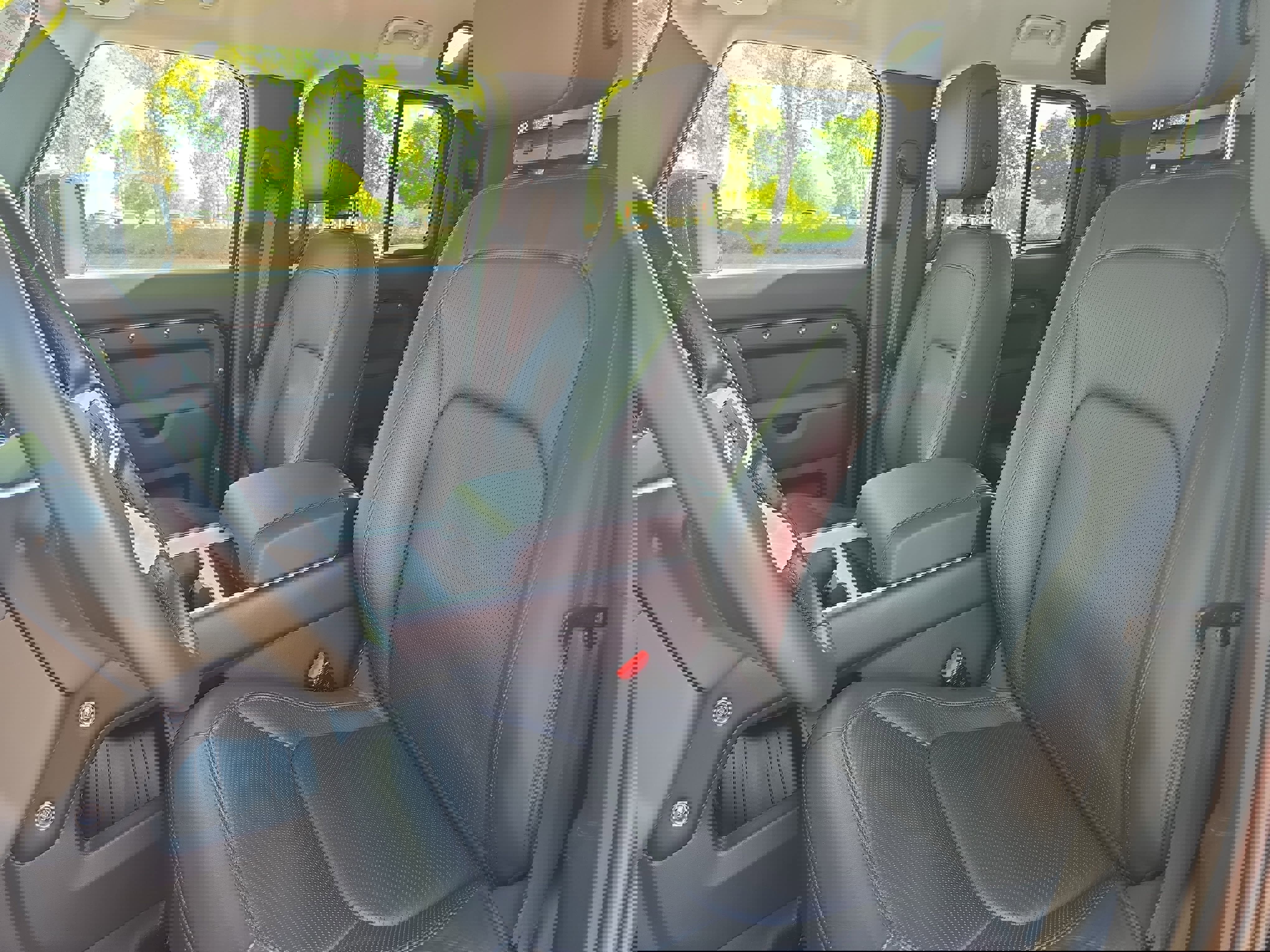 Certified 2025 Land Rover Defender 110 X-Dynamic SE image 14