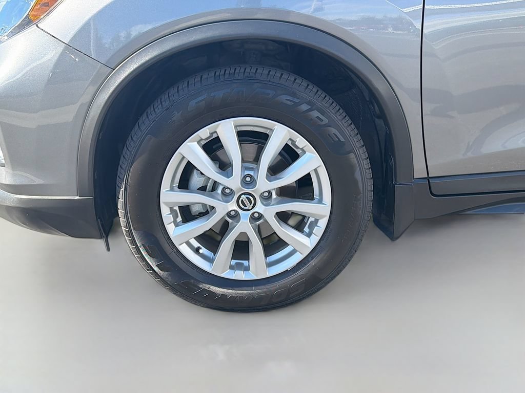 Used 2017 Nissan Rogue SV FWD image 29