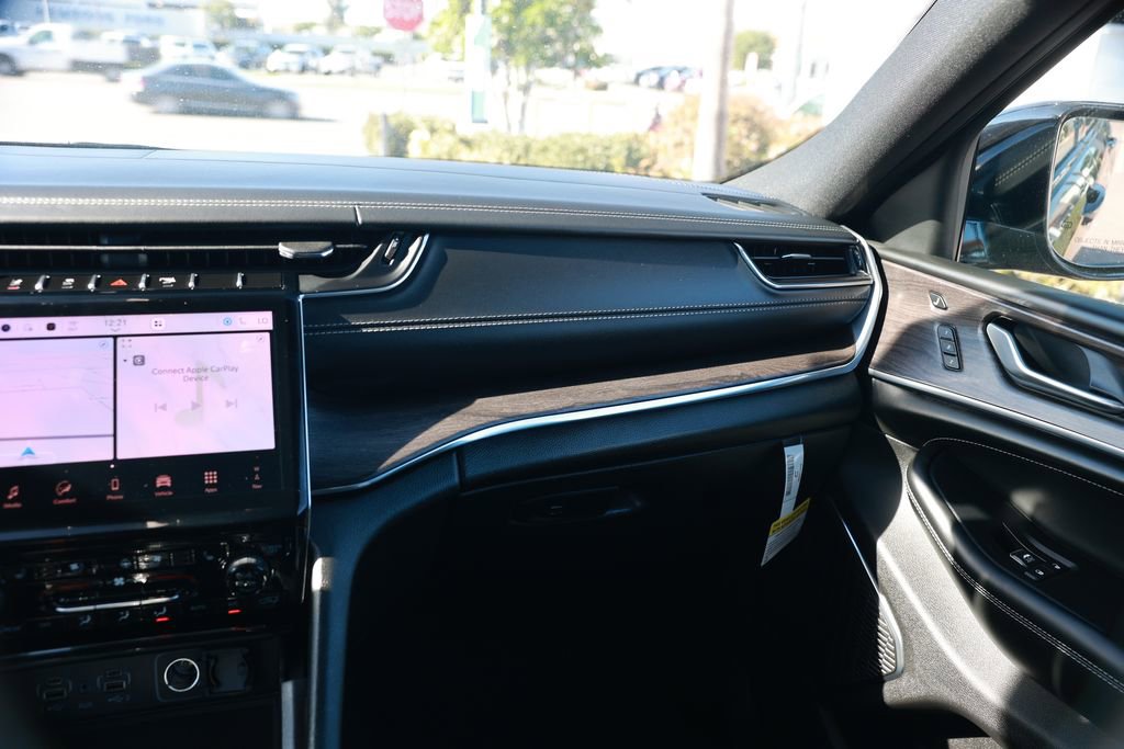 New 2025 Jeep Grand Cherokee Overland w/ Luxury Tech Group IV image 26