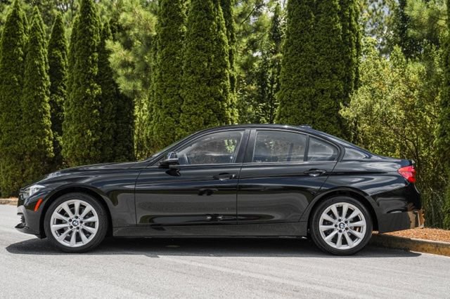 Used 2018 BMW 320i xDrive Sedan AWD/4WD image 9