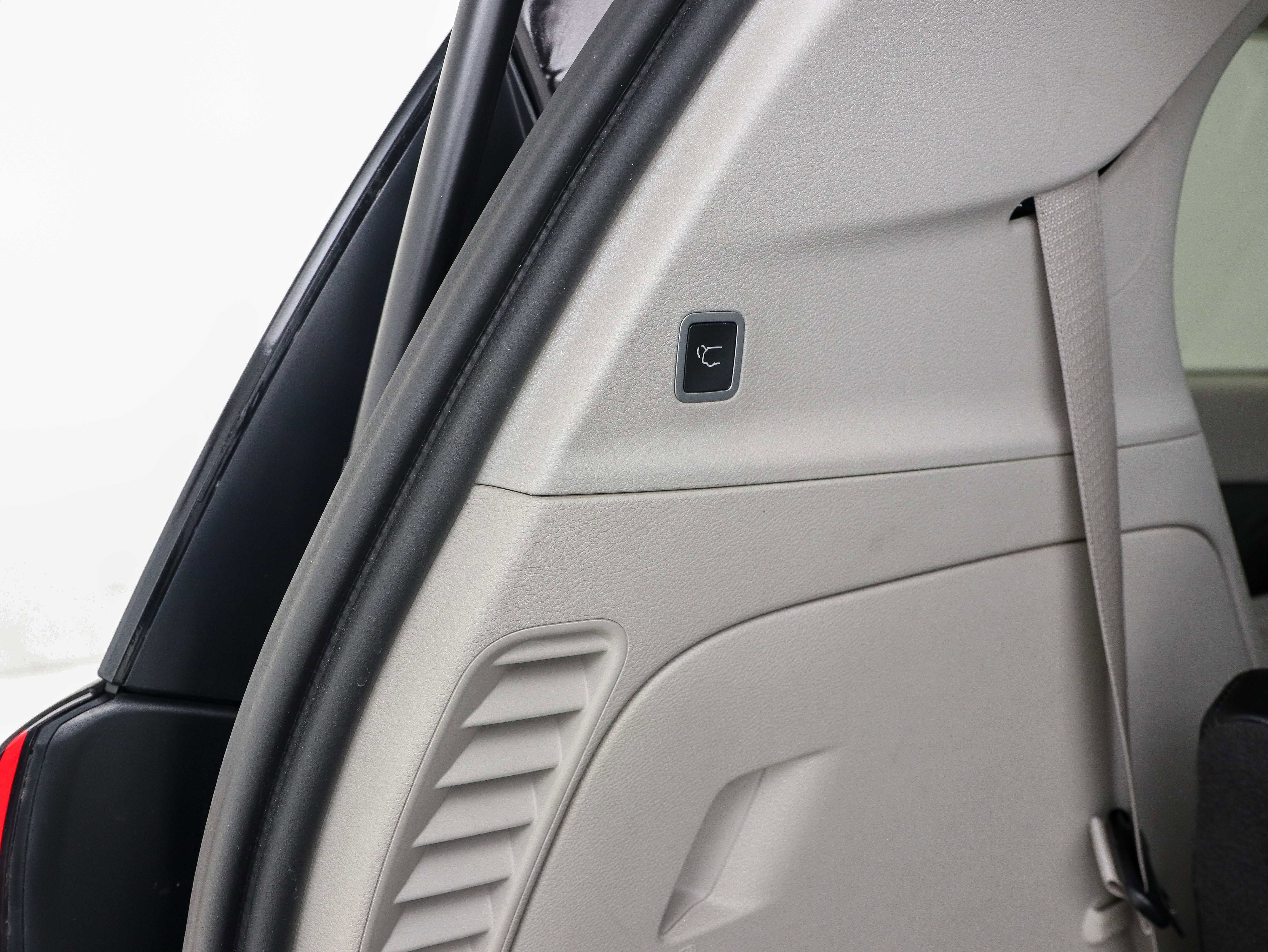 Used 2018 Chrysler Pacifica Touring Plus image 13