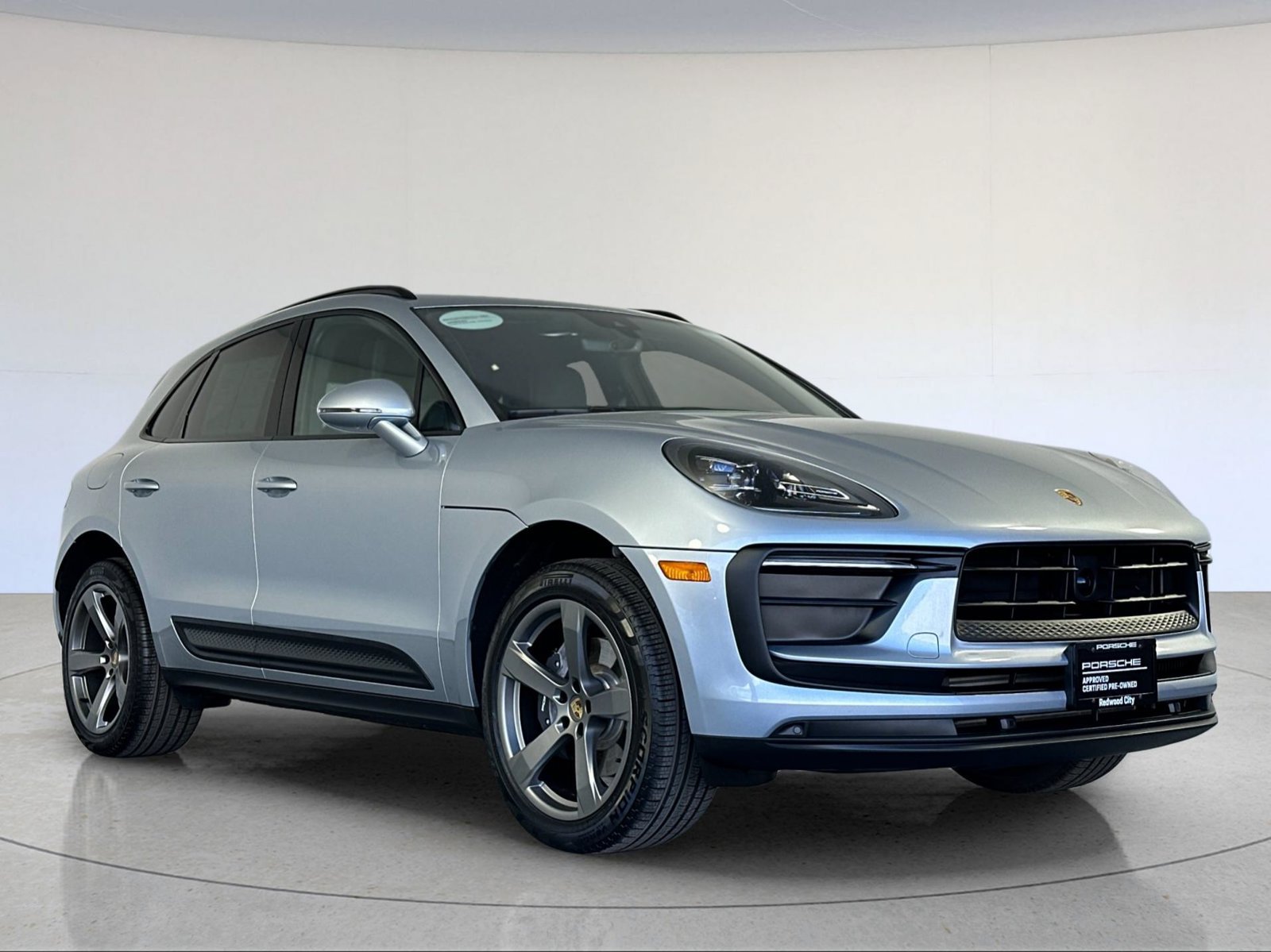 Certified 2025 Porsche Macan AWD/4WD image 10