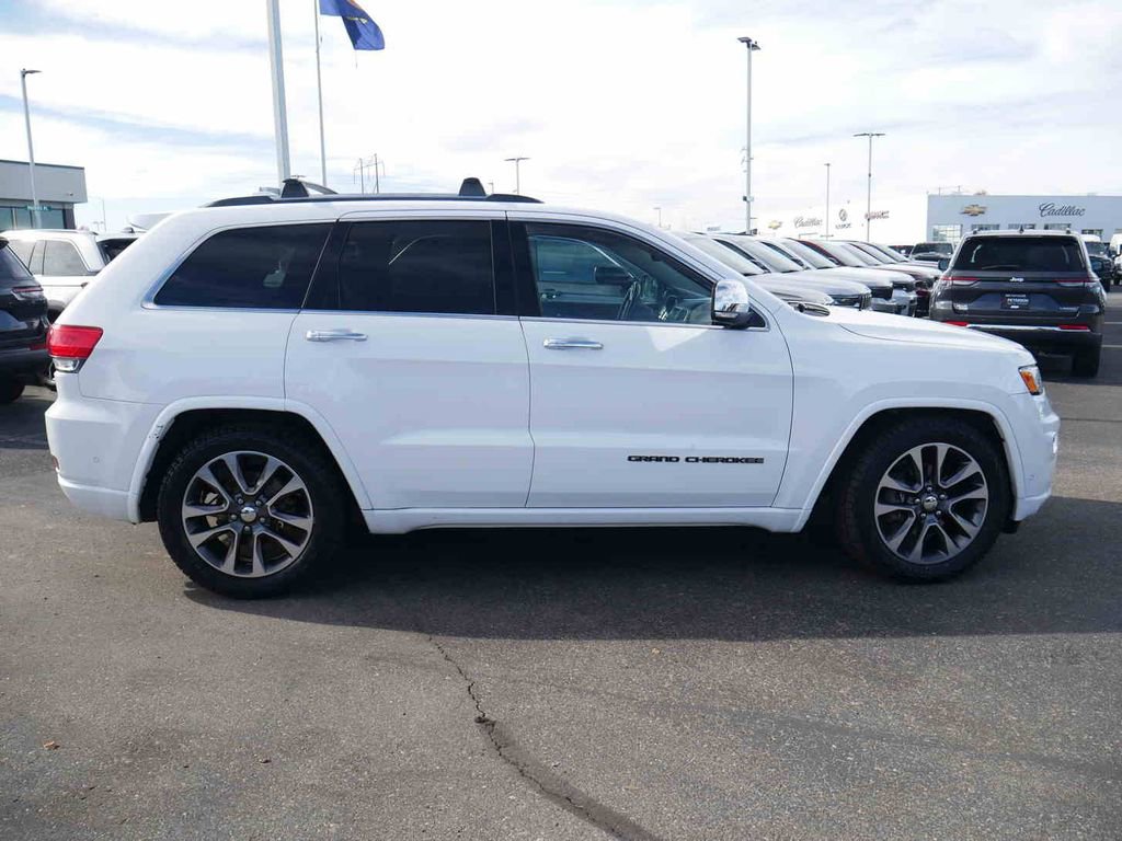 Used 2017 Jeep Grand Cherokee Overland w/ Jeep Active Safety Group image 22