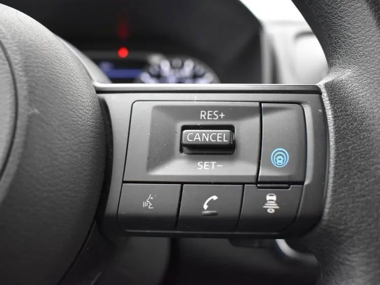 Used 2024 Nissan Rogue SV image 23