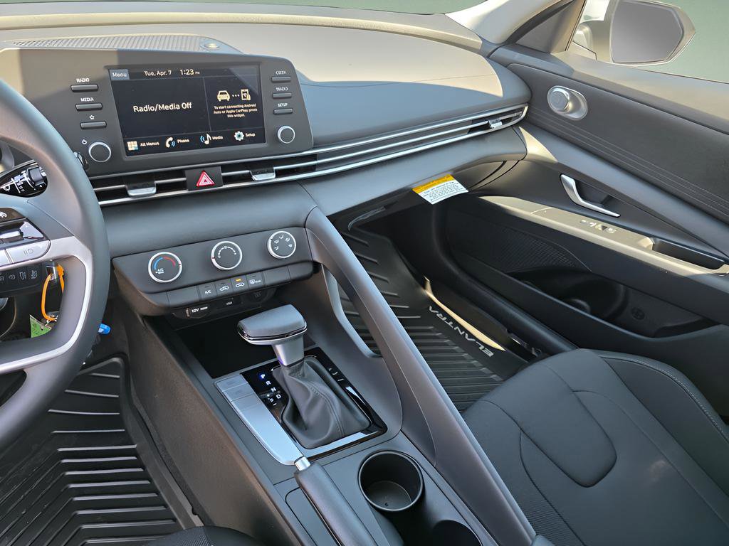 New 2026 Hyundai Elantra SE image 18
