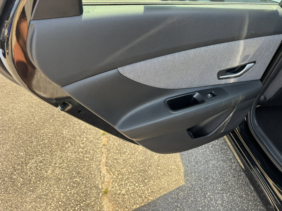 New 2025 Hyundai Elantra Limited w/ Cargo Package image 13