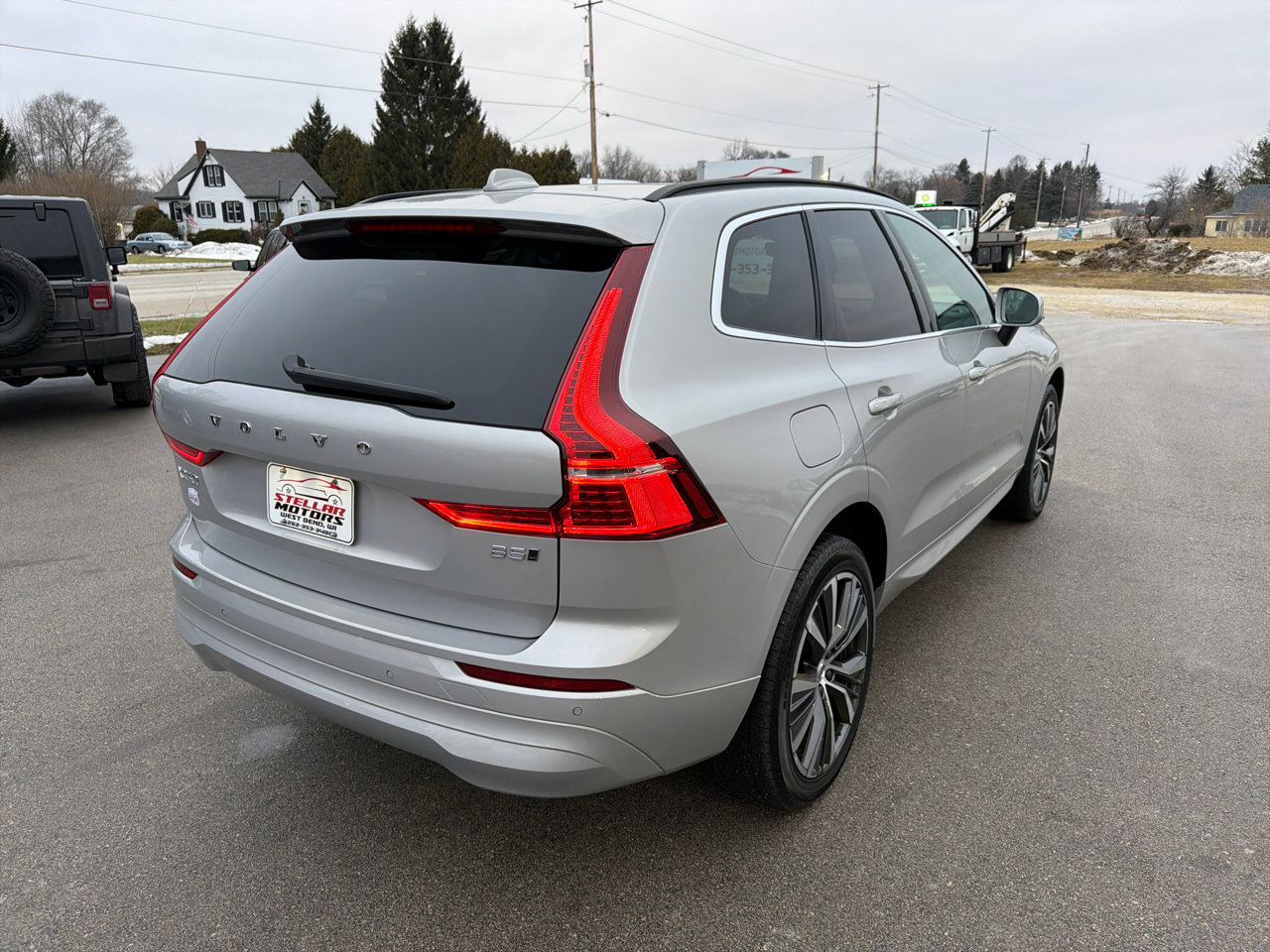 Used 2022 Volvo XC60 B5 Momentum w/ Climate Package image 7