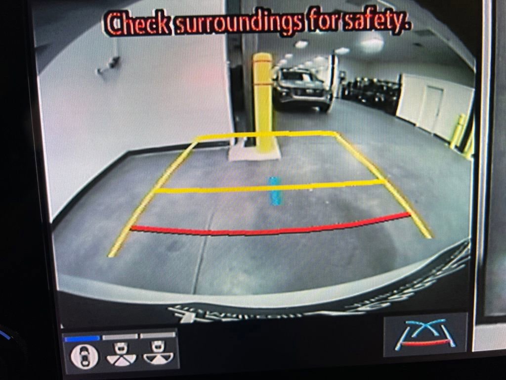 Used 2022 Toyota Sienna Platinum image 22